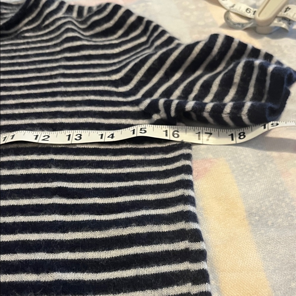 MaxMara short sleeve nautical cashmere Navy and Gray Striped Sweater size small - Picture 4 of 7